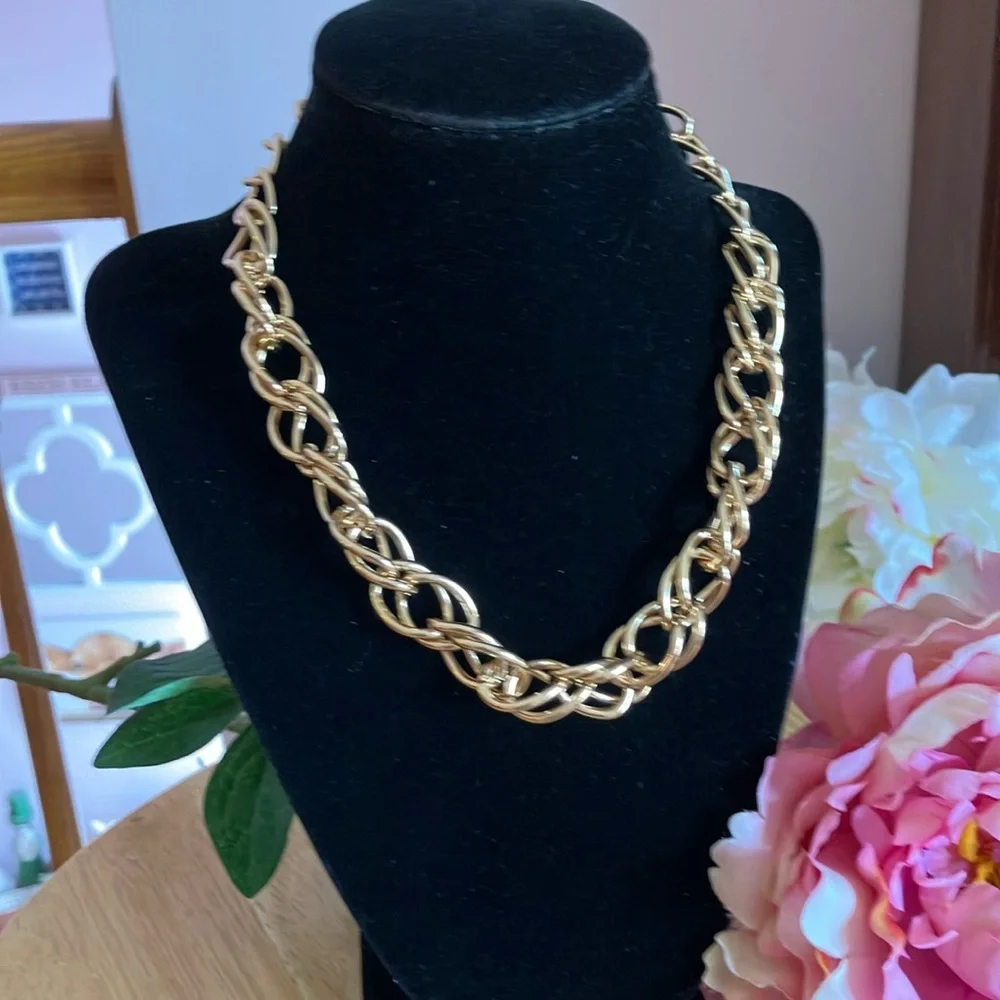 NWT Napier Gold Chunky Chain Necklace - Picture 2 of 7